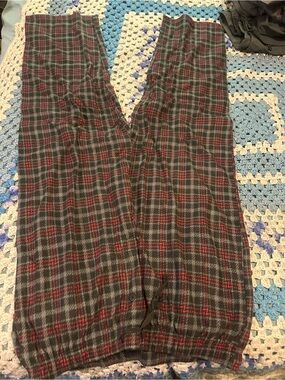 Fruit of the Loom Men’s Plaid Jogger Pants in Gray and Red